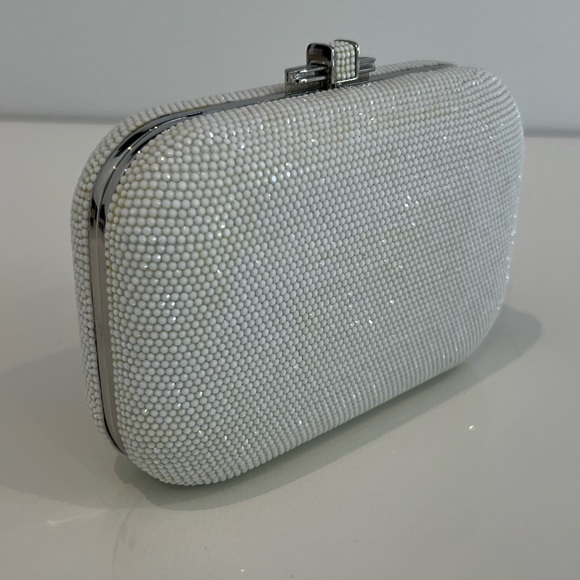 JUDITH LEIBER WHITE CHAULK CRYSTAL CLUTCH & CHAIN - Picture 9 of 17